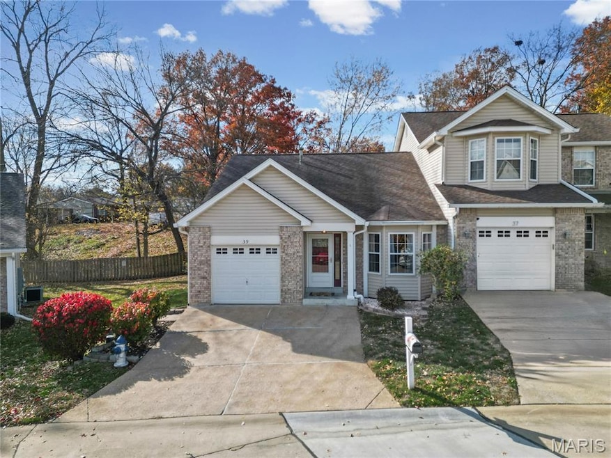 39 Parkway Villas Ct unit 9A, Saint Peters, MO 63303 - photo 1