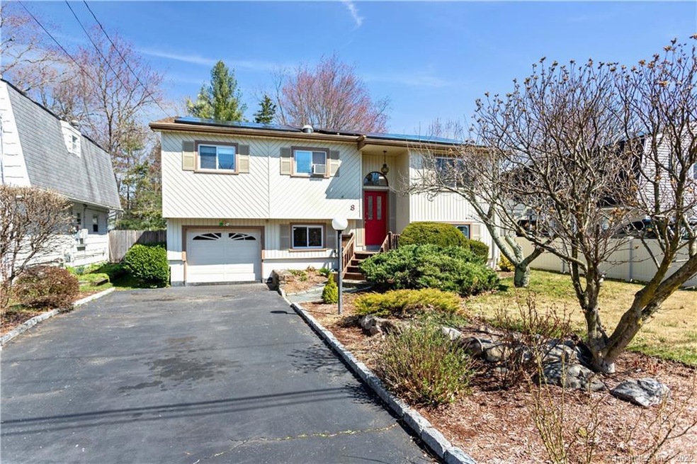 8 3 Seasons Ct, Norwalk, CT 06851 - photo 1