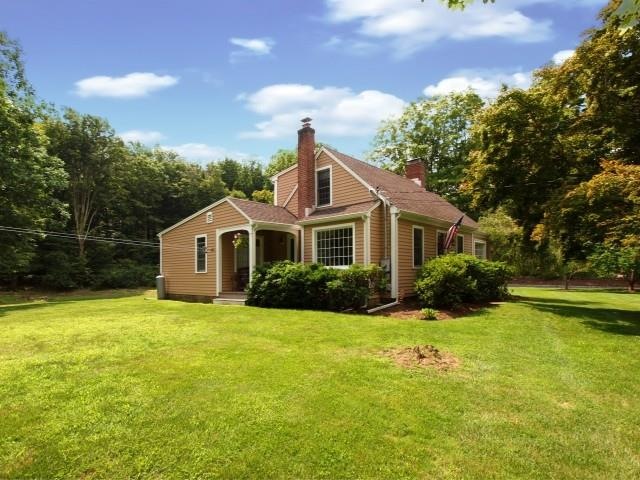 139 Boggs Hill Rd, Newtown, CT 06470 - photo 1