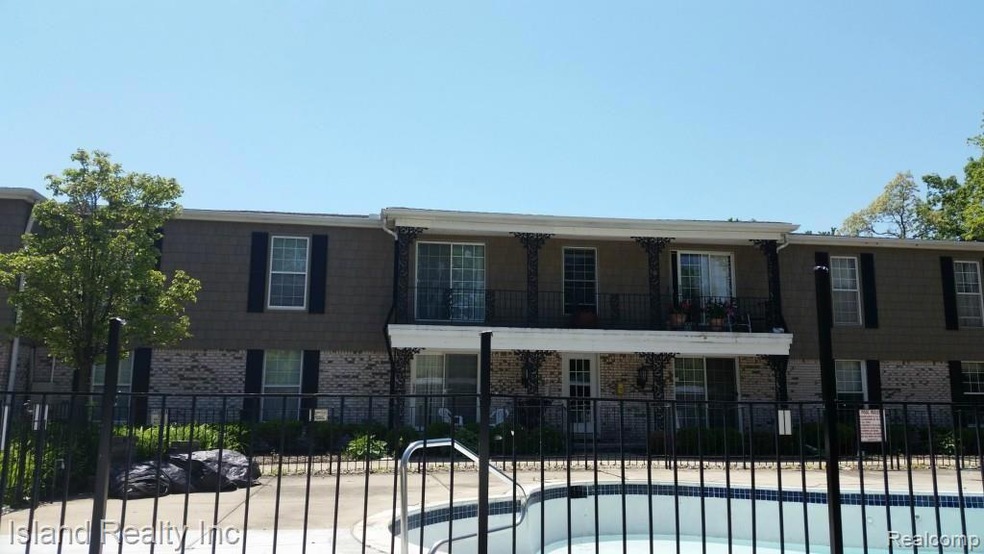 24360 E River Rd unit 30, Grosse Ile, MI 48138 - photo 1