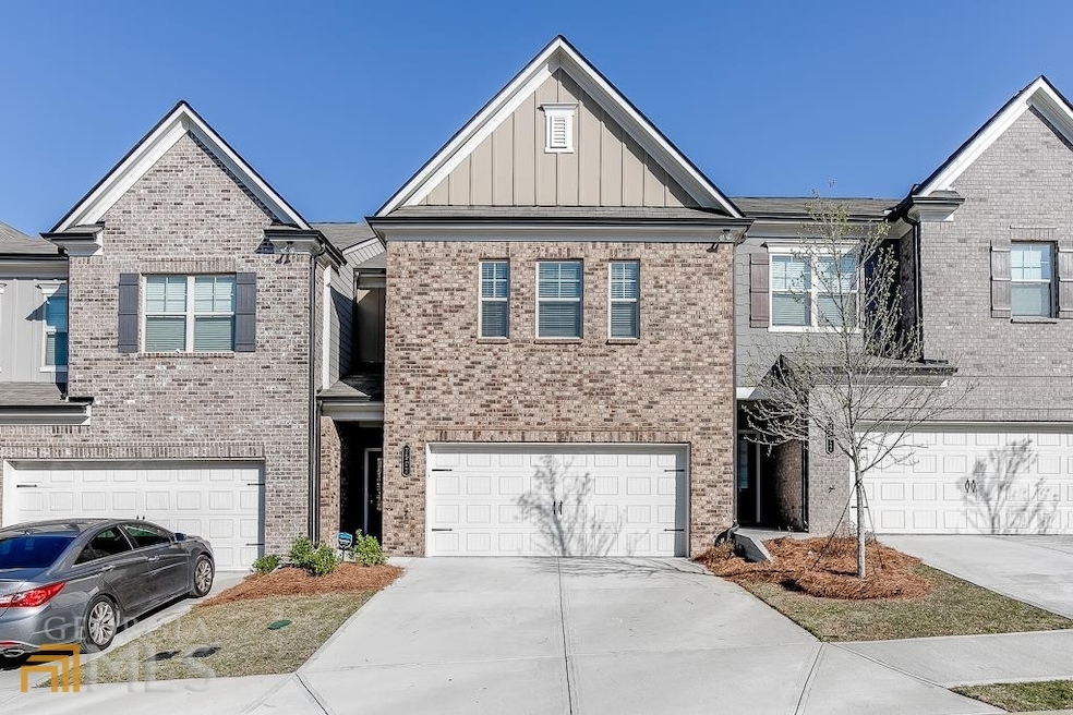 Modern and spacious townhome in the desirable Seck