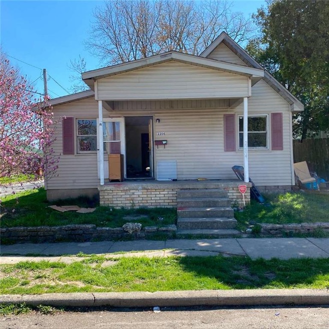 2204 E Lynn St, Anderson, IN 46016 - photo 1
