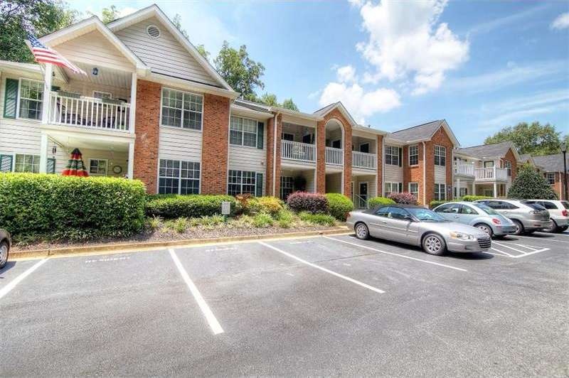 2 Bedroom/2 Bath unit in Roswell's sought-after an