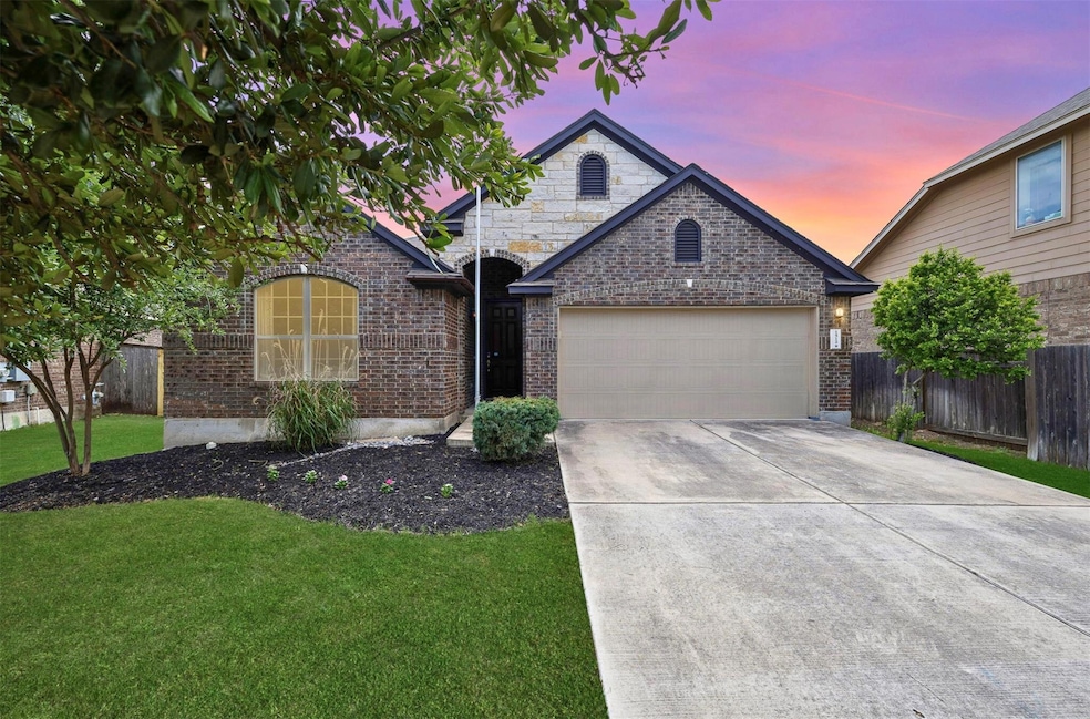 View of front of home featuring a front lawn, con