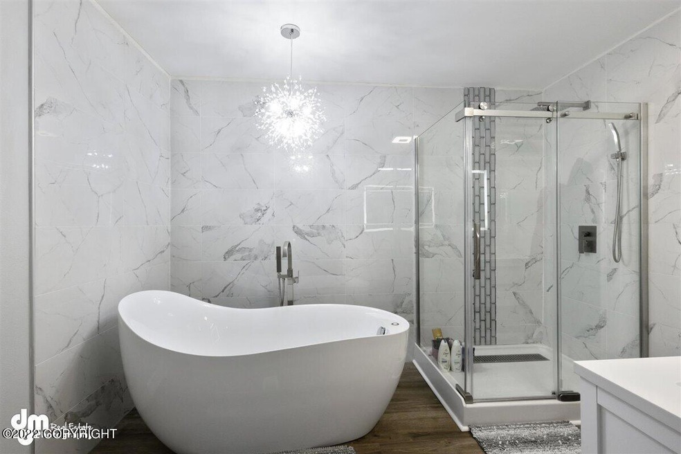 17-Master Bath 20220420-DW-4696