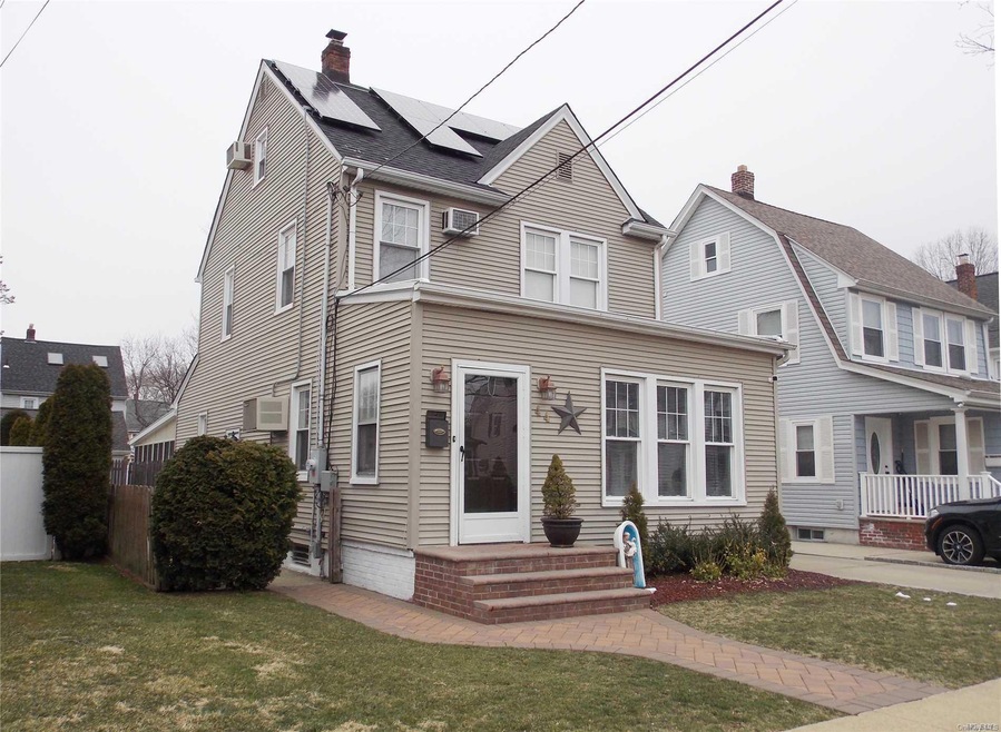 44 Juniper Ave, Mineola, NY 11501 - photo 1