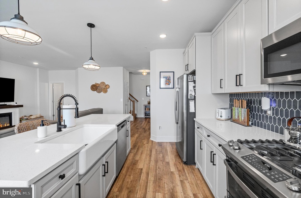 43270 Farringdon Square, Ashburn, VA 20148 - photo 1