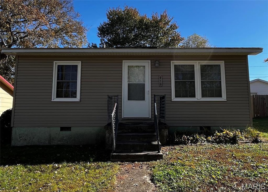 610 N Spring St, Bloomfield, MO 63825 - photo 1