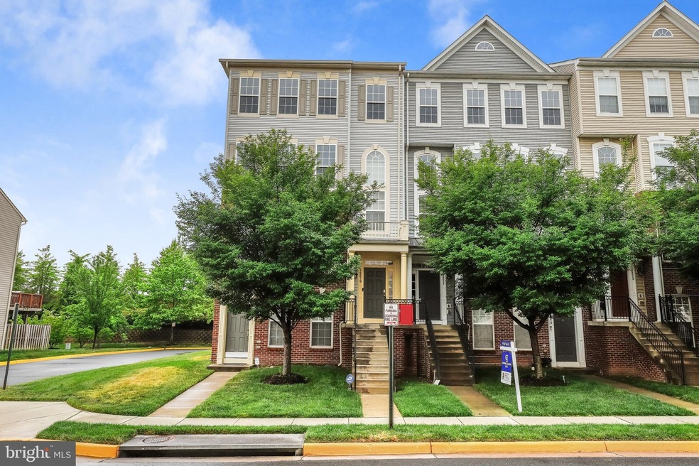 15579 John Diskin Cir, Woodbridge, VA 22191 - photo 1