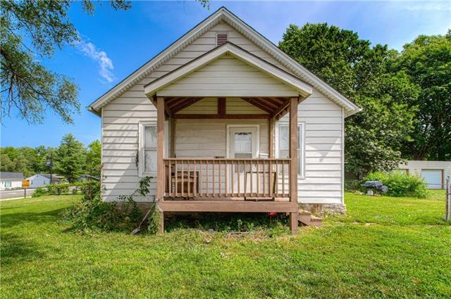 Large corner lot 120x105, bungalow built in 1940