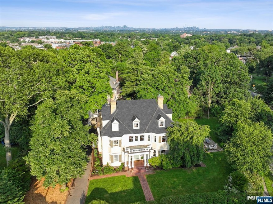 Pending $1,825,000 • Co-Listing Agent