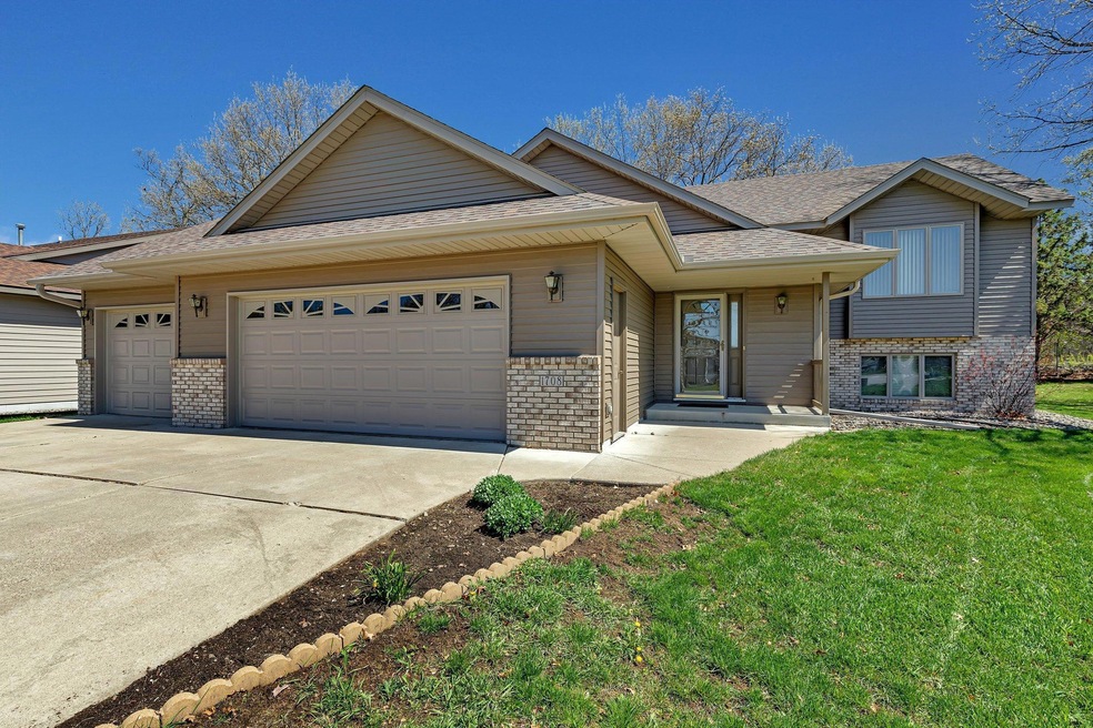 1708 Summit Place, Sauk Rapids, MN 56379 - photo 1