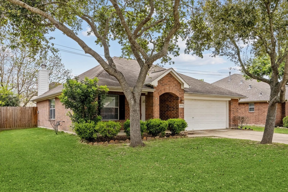 4204 Cleburne Dr, Pearland, TX 77584 - photo 1