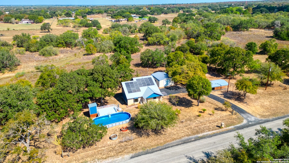 233 Cimarron Dr, Floresville, TX 78114 MLS 1723599