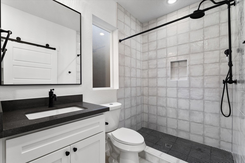 Welcome to 231 S Broadway Street! The en suite bat
