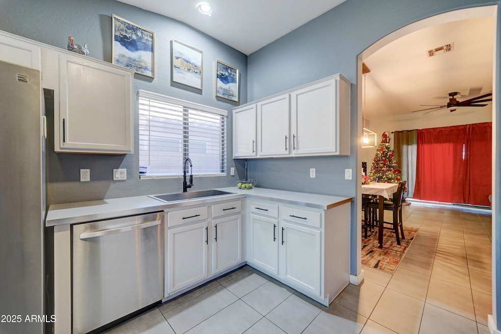 5515 S 15th Way, Phoenix, AZ 85040 - photo 1