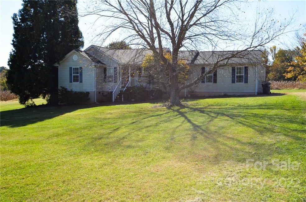 154 Strawberry Ln, Statesville, NC 28625 - photo 1