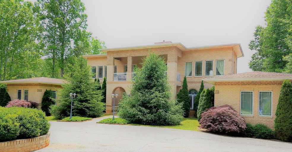 Circular Drive, Custom Landscape