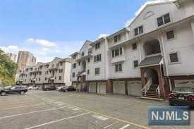 40 Legend Hills Dr unit C00040, Edgewater, NJ 07020 - photo 1