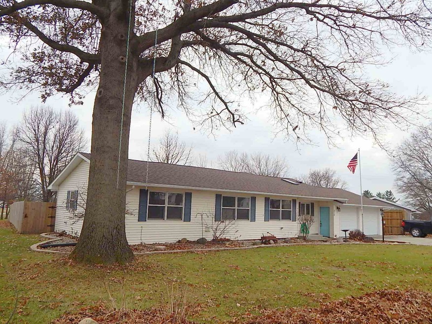 310 Toll Cir, Bluffton, IN 46714 - photo 1