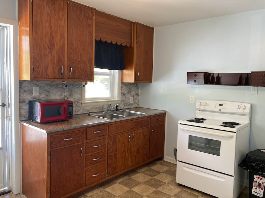 126 1/2 N 7th St, Cannelton, IN 47520 - photo 1