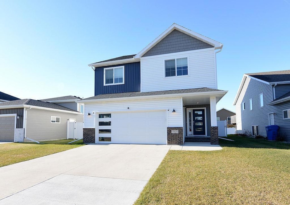 7421 18th St S, Fargo, ND 58104 - photo 1