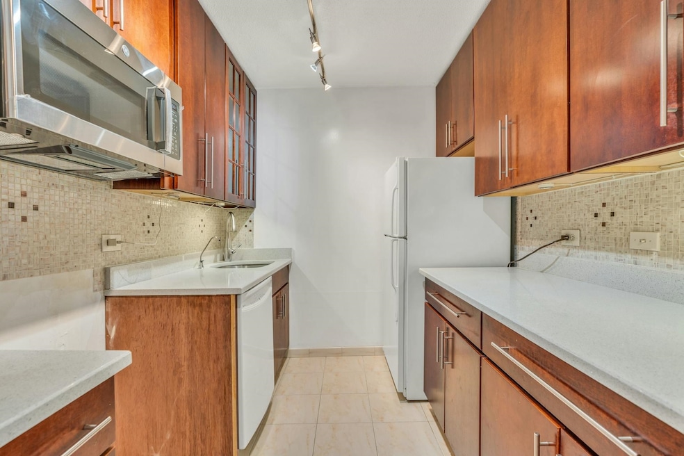 The Galaxy Towers unit 38G, Guttenberg, NJ 07093 - photo 1