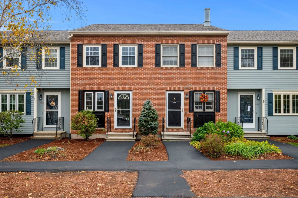 225 Fox Hollow Dr, Hudson, NH 03051 - photo 1