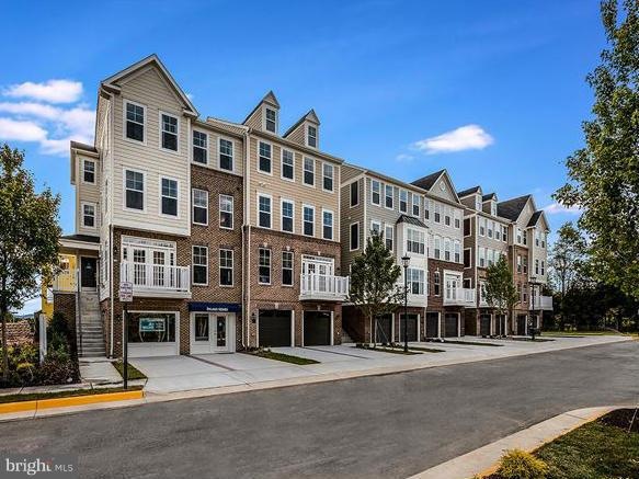 25251 Orchard View Terrace unit 6A6, Chantilly, VA 20152 - photo 1