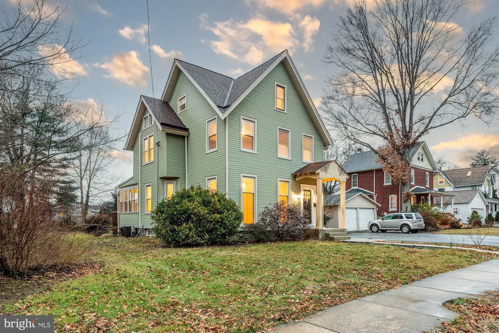 215 E Sylvan Ave, Rutledge, PA 19070 - photo 1