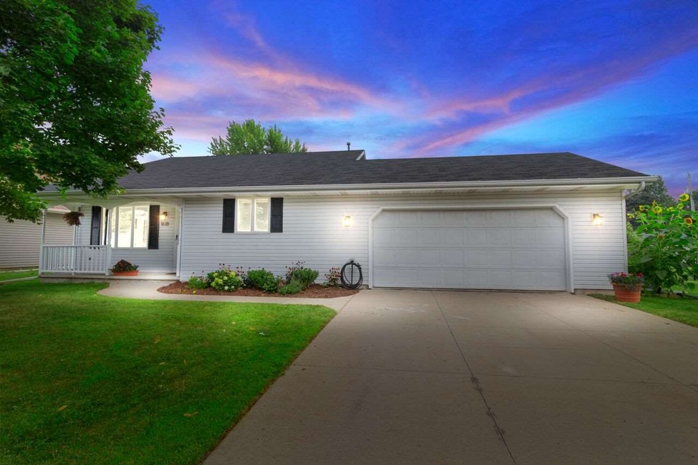 1618 N Lilas Dr, Appleton, WI 54914 - photo 1