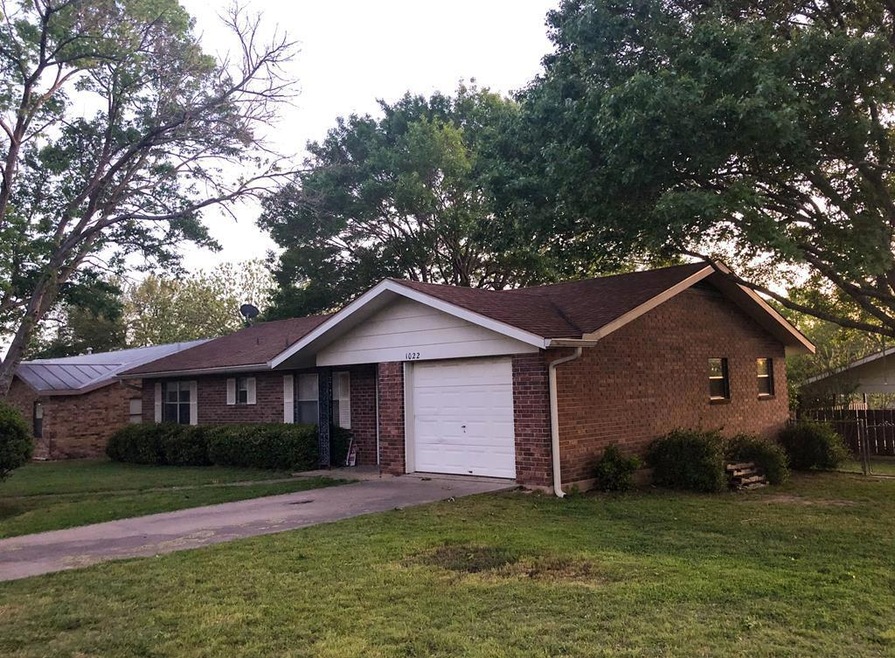 1022 Avenue B, Fredericksburg, TX 78624 - photo 1