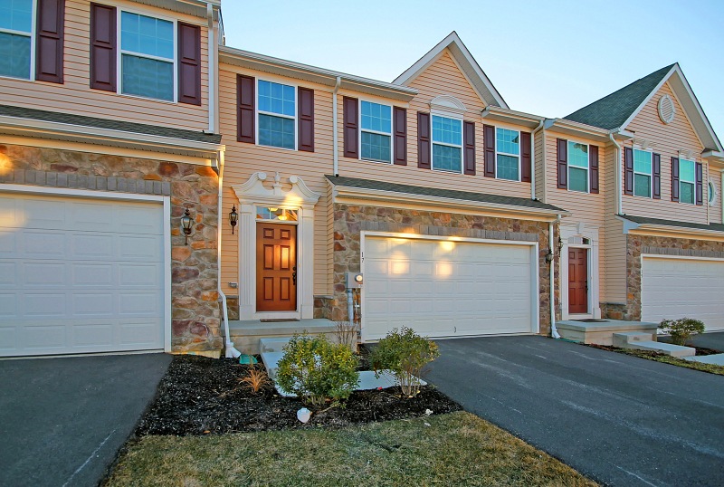 17 Washington Square Cir, Washington, NJ 07882 - photo 1