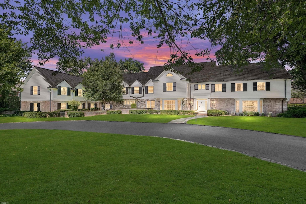 382 Provencal Rd, Grosse Pointe Farms, MI 48236 - photo 1