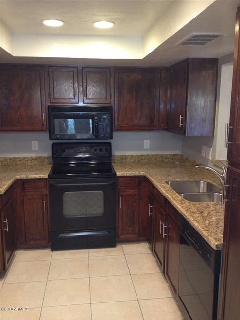 Beautiful Kitchen with Rich Granite