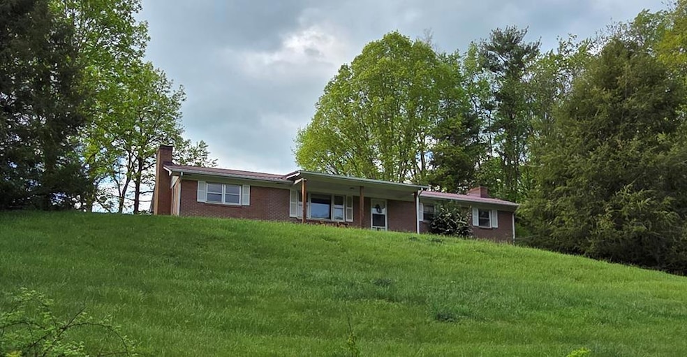 39075 Widener Valley Rd, Chilhowie, VA 24319 - photo 1