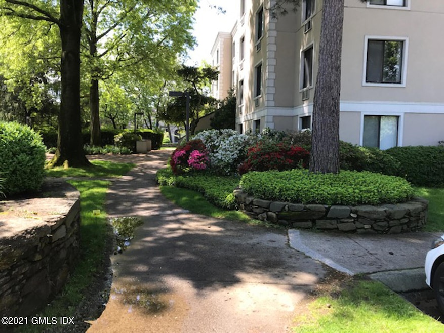 Greenwich Green unit 202, Old Greenwich, CT 06870 - photo 1
