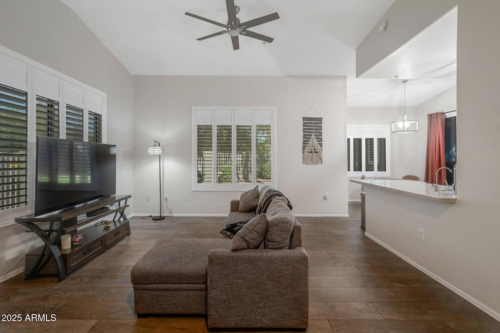 2929 W Yorkshire Dr unit 1102, Phoenix, AZ 85027 - photo 1