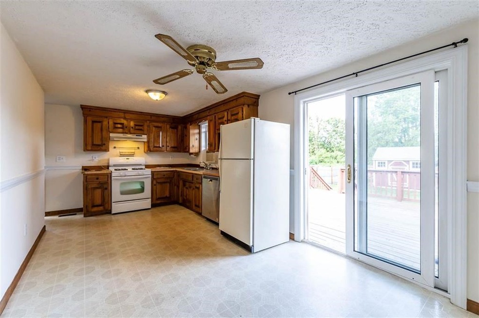 33 Syracuse Rd, Nashua, NH 03064 - photo 1