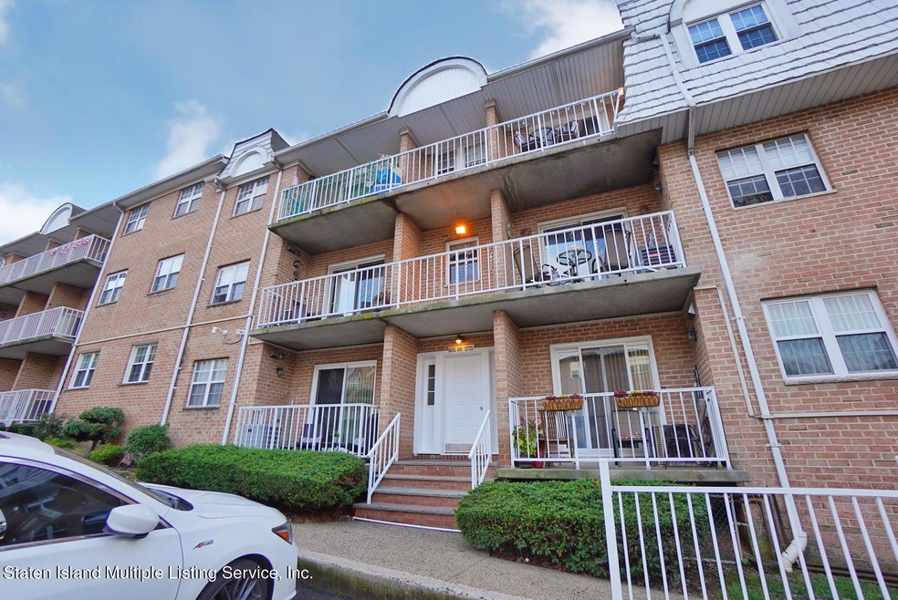 85 Elmwood Park Dr unit 43, Staten Island, NY 10314 - photo 1