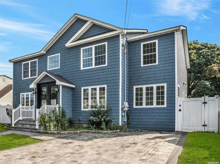 Sold $1,155,000 • Co-Listing Agent