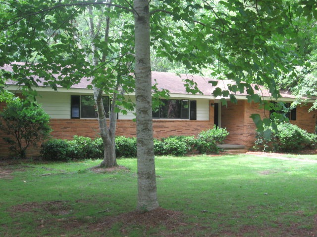 1014 Forest Glen Dr, Albany, GA 31707 - photo 1