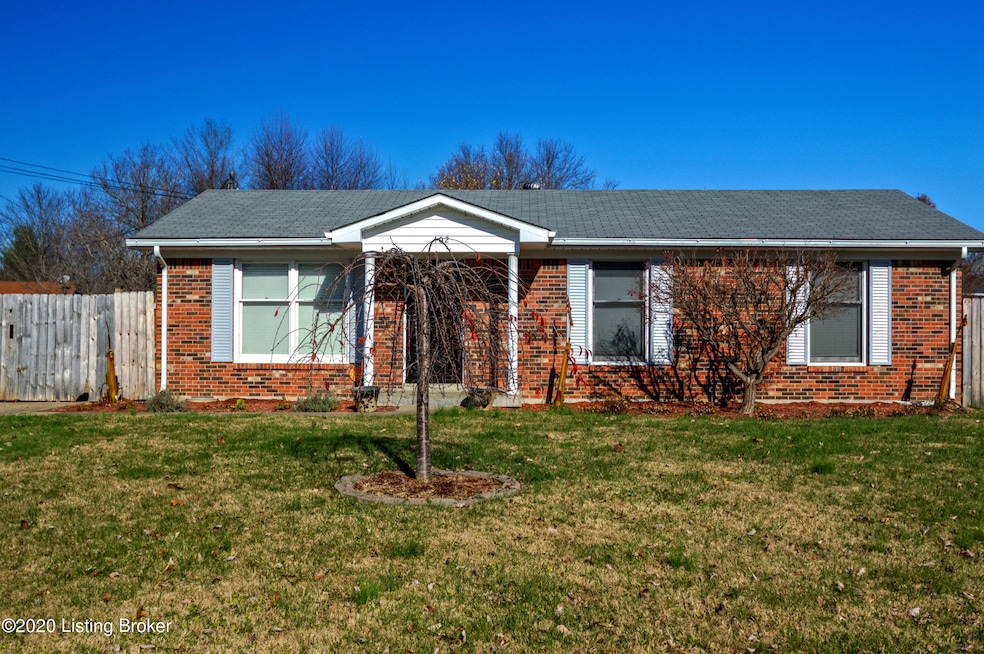 402 Dogwood Dr, Mount Washington, KY 40047 - photo 1