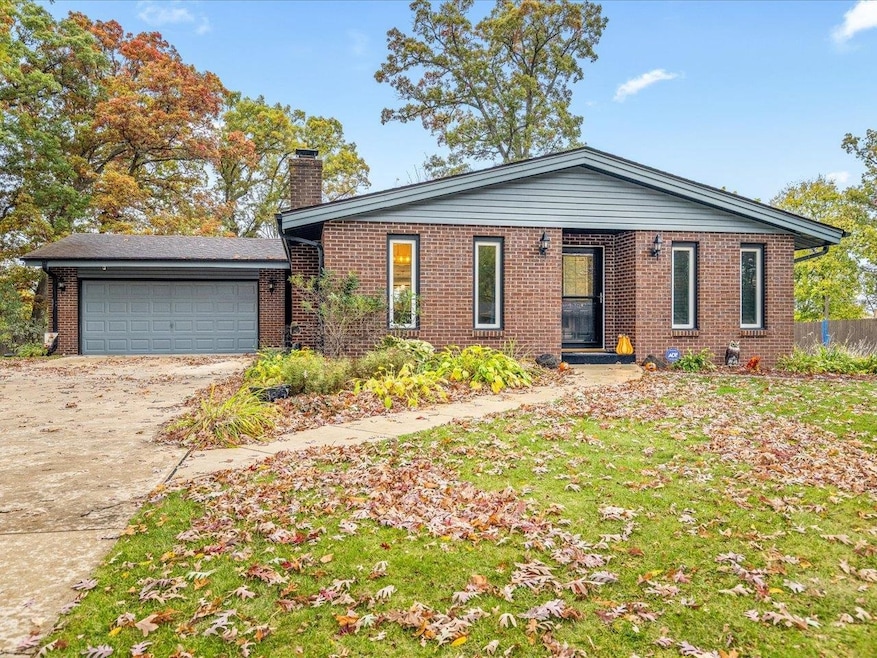 7604 Larwinn Dr, Rockford, IL 61107 - photo 1