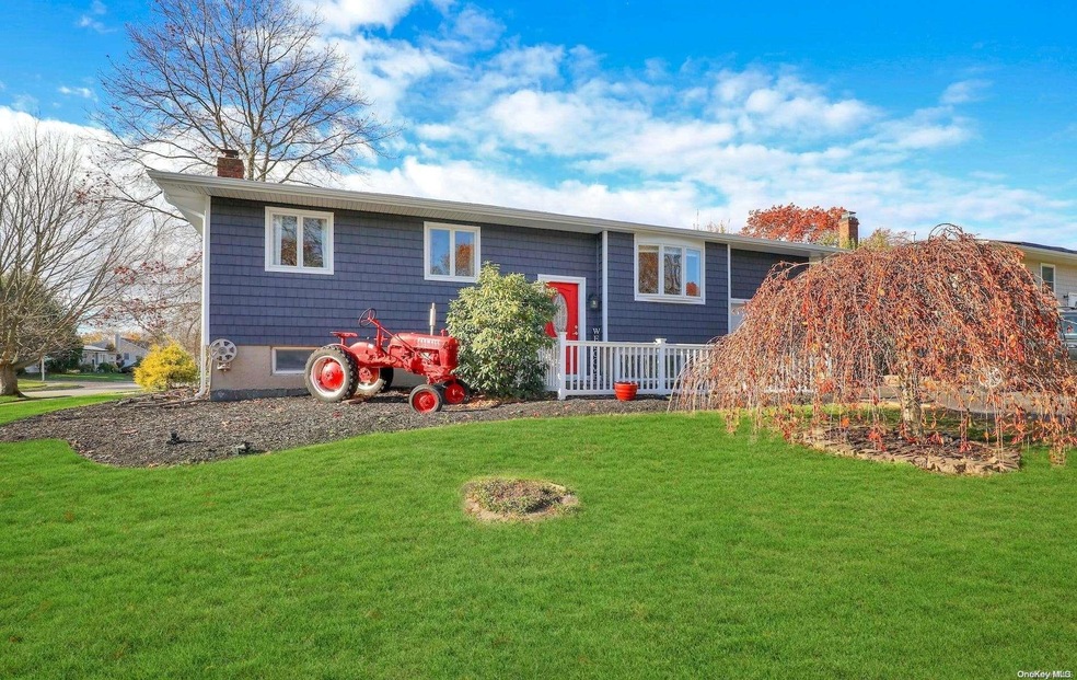 60 Wicks Path, ComMacK, NY 11725 - photo 1