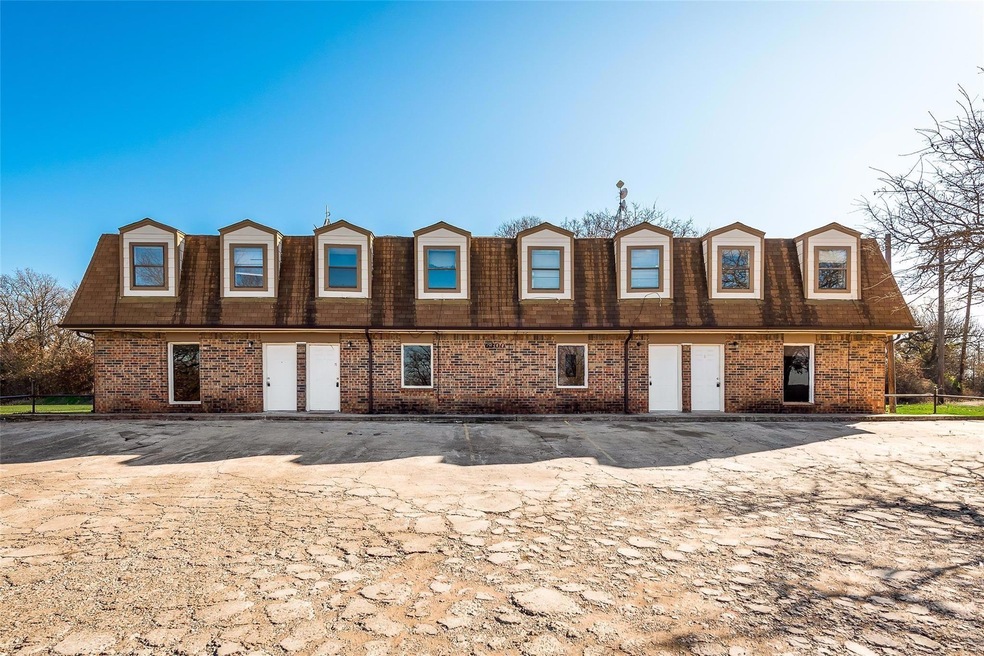 6300 Midway Rd unit B, Springtown, TX 76082 - photo 1