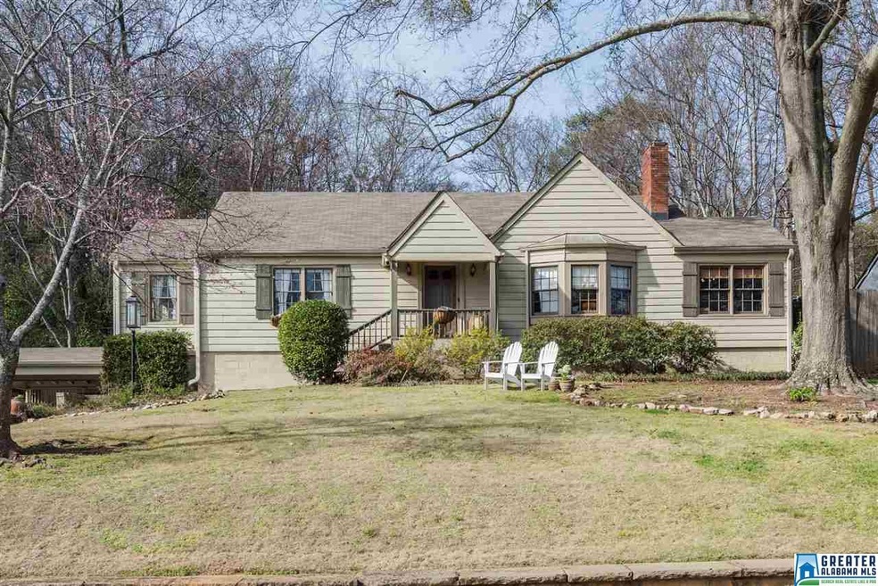 in the best location! Homewood charm without the t