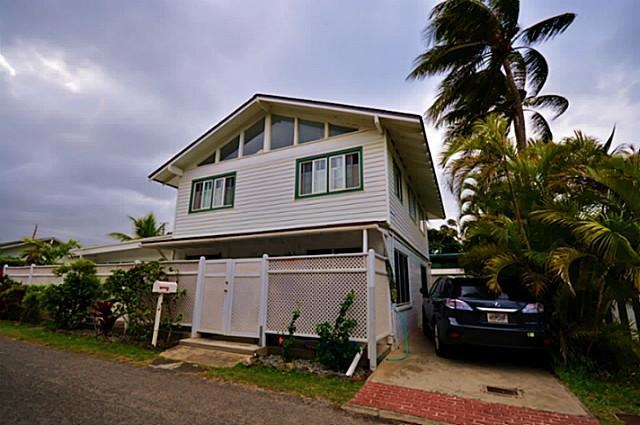 Charming retro beach house only 3 houses away from