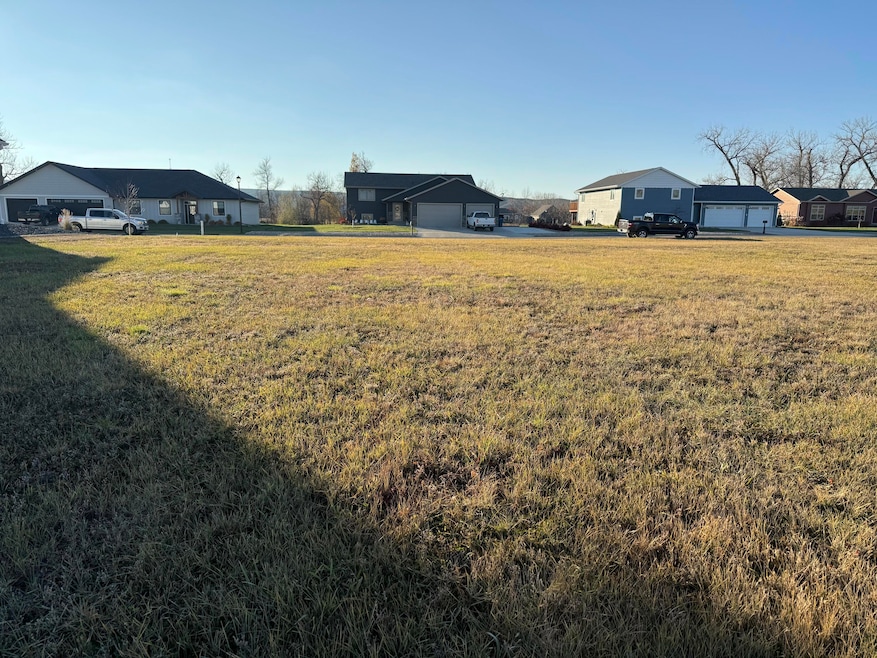 2000 Skerrols St, Fort Pierre, SD 57532 - photo 1