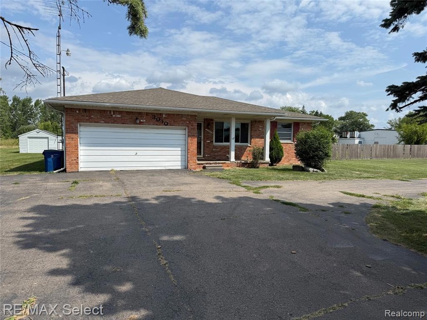 3040 W Hill Rd, Flint, MI 48507 - photo 1